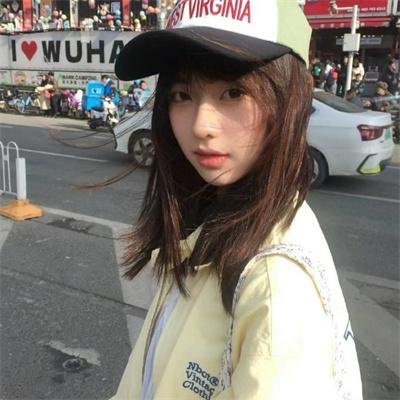 三人之间
